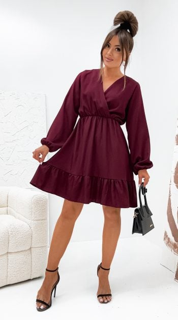 rochie-visinie-cu-decolteu-petrecut-si-maneci-bufante