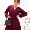rochie-visinie-cu-decolteu-petrecut-si-maneci-bufante