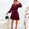 rochie-visinie-cu-decolteu-petrecut-si-maneci-bufante