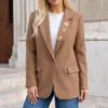 sacou-elegant-din-cu-revere-crestate-si-brose-aurii