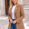 sacou-elegant-din-cu-revere-crestate-si-brose-aurii