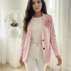 sacou-roz-dama-cu-floare-decorativa