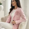 sacou-roz-dama-cu-floare-decorativa