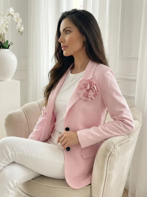 sacou-roz-dama-cu-floare-decorativa