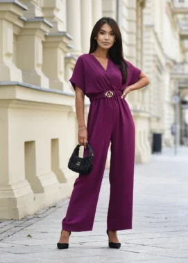 Salopeta magenta eleganta cu decolteu petrecut