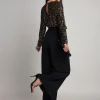 salopeta-neagra-eleganta-cu-paiete-si-pantaloni-largi