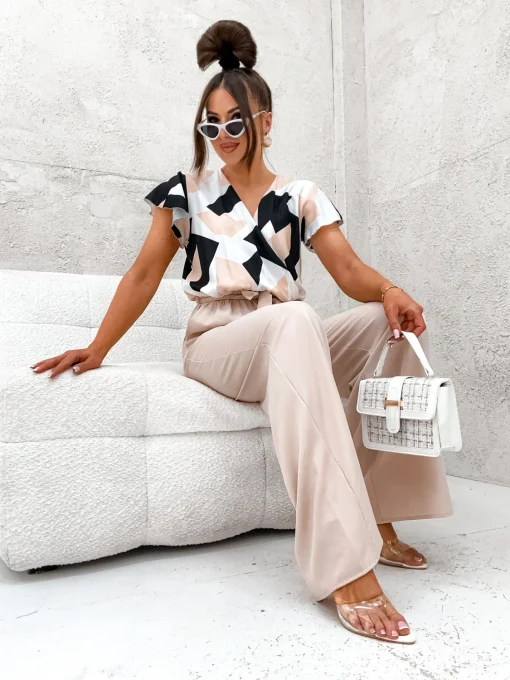 salopeta-petrecuta-cu-imprimeu-geometric-si-pantaloni-lungi-bej