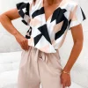 salopeta-petrecuta-cu-imprimeu-geometric-si-pantaloni-lungi-bej