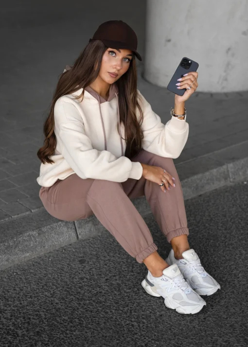set-dama-crem-si-cappuccino-vatuit-din-bumbac-cu-hanorac-si-pantaloni-casual