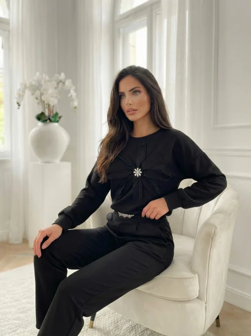 set-dama-negru-cu-aplicatie-floare-si-stras-si-pantaloni-cu-talie-elastica