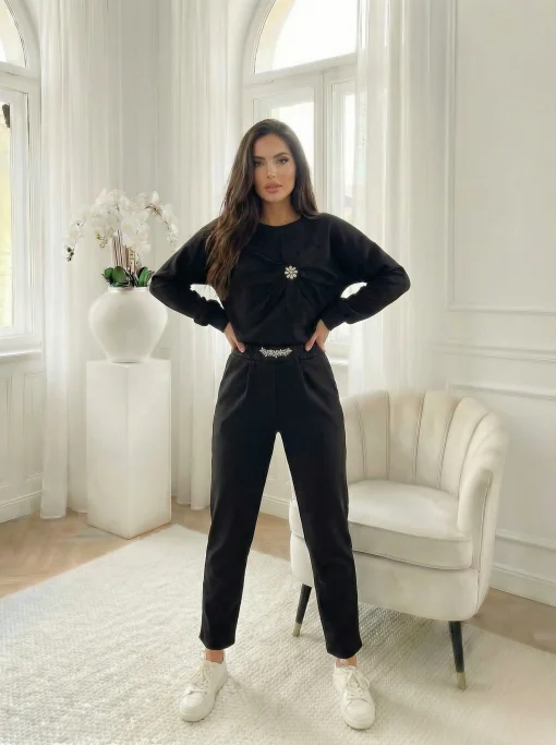set-dama-negru-cu-aplicatie-floare-si-stras-si-pantaloni-cu-talie-elastica