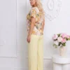 set-din-vascoza-cu-bluza-inflorata-cu-funda-si-pantaloni-lejeri