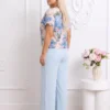 set-din-vascoza-cu-bluza-inflorata-si-pantaloni-lejeri