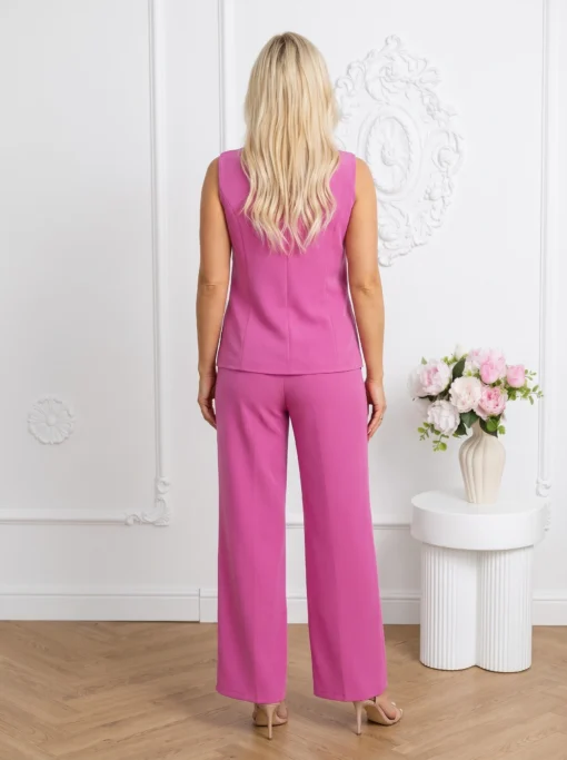 set-elegant-roz-cu-pantaloni-si-vesta-eleganta-cu-nasturi-decorativi