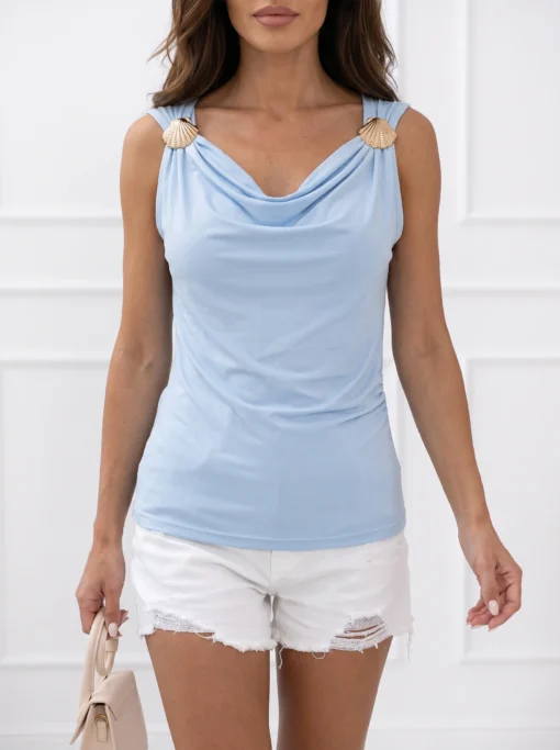 top-elegant-cu-decolteu-cazut-si-accesorii-tip-scoica
