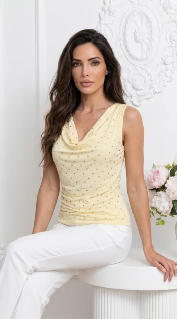 top-elegant-cu-decolteu-cazut-si-strasuri-stralucitoare
