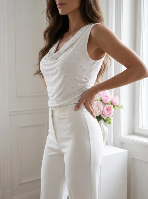 top-elegant-cu-decolteu-cazut-si-strasuri-stralucitoare