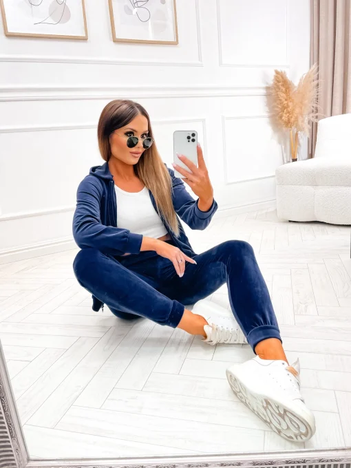 trening-albastru-inchis-din-catifea-cu-croi-lejer