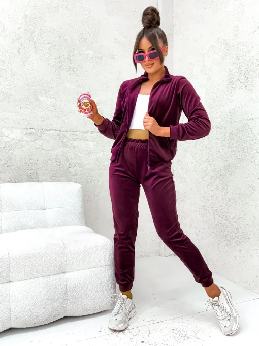 trening-bordo-din-catifea-cu-croi-lejer