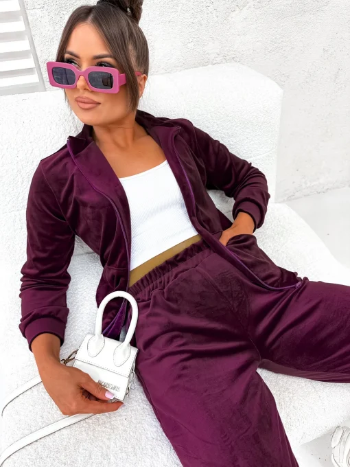 trening-bordo-din-catifea-cu-croi-lejer