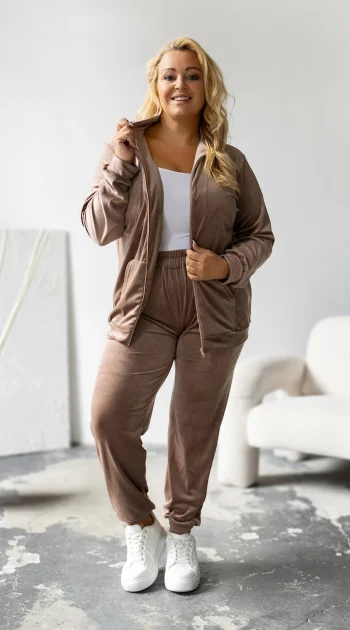 trening-cappucino-din-catifea-marime-mare-cu-fermoar-si-buzunare