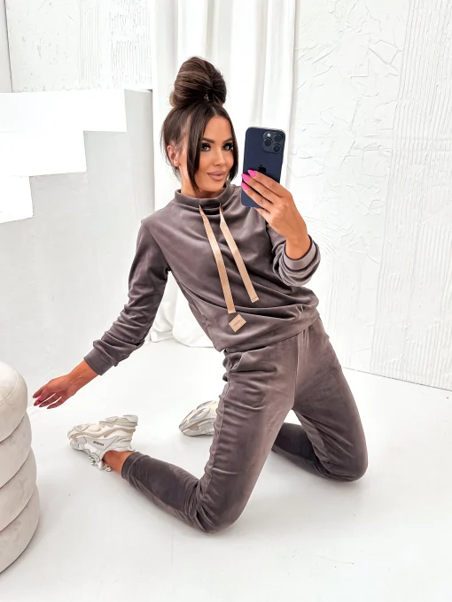 trening-dama-gri-din-catifea-cu-snur-decorativ