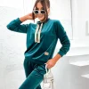 trening-din-catifea-verde-smarald-cu-bluza-si-pantaloni-conici
