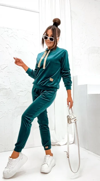 trening-din-catifea-verde-smarald-cu-bluza-si-pantaloni-conici