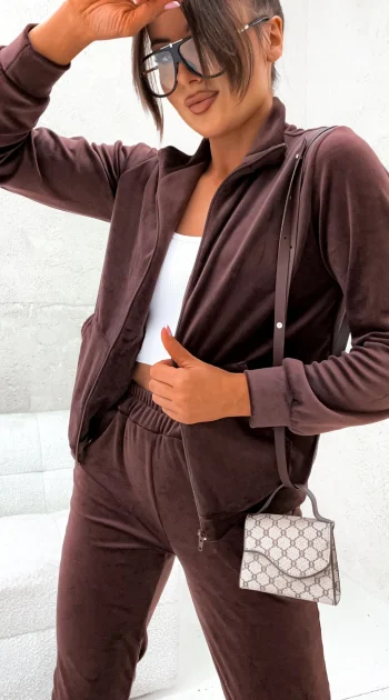 trening-maro-din-catifea-cu-croi-lejer
