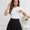 tricou-alb-din-bumbac-cu-flori-crosetate