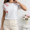 tricou-alb-elegant-cu-flori-aplicate-si-maneci-din-dantela
