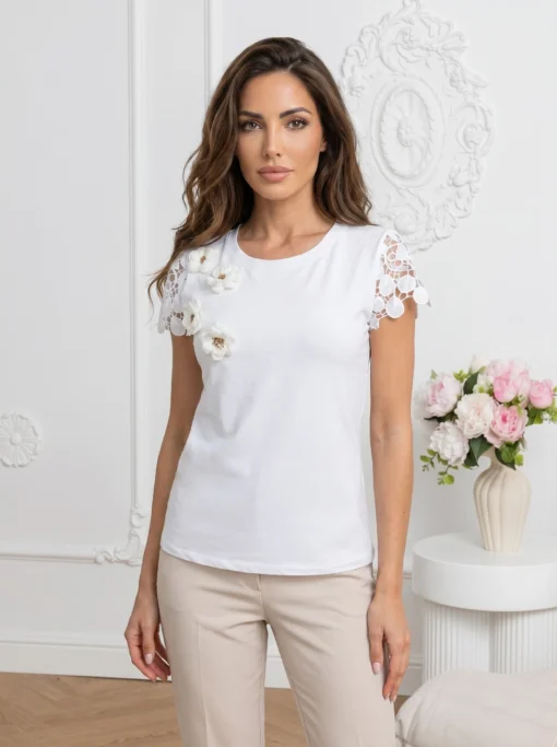 tricou-alb-elegant-cu-flori-aplicate-si-maneci-din-dantela