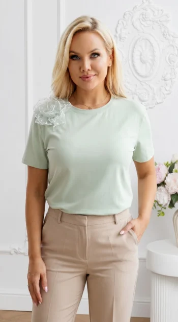 tricou-din-bumbac-cu-aplicatie-floare-3d-si-detalii-stralucitoare-verde-universala