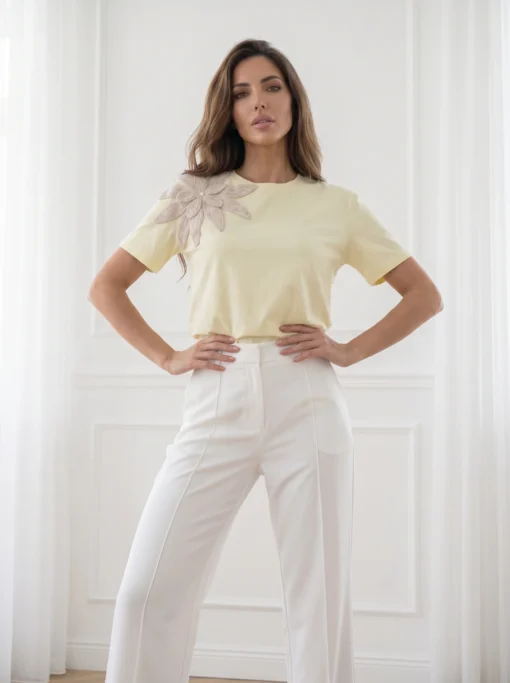 tricou-galben-pai-din-bumbac-cu-floare-crosetata