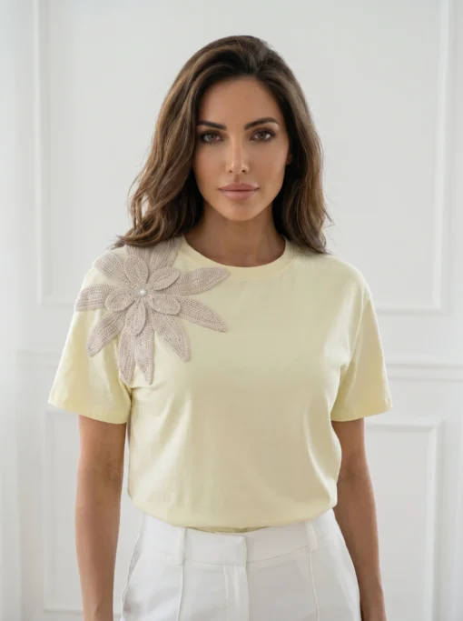 tricou-galben-pai-din-bumbac-cu-floare-crosetata