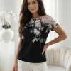 tricou-negru-cu-imprimeu-floral-pastel