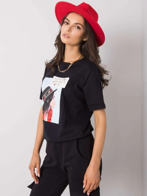 tricou-negru-cu-imprimeu-portret-si-aplicatii