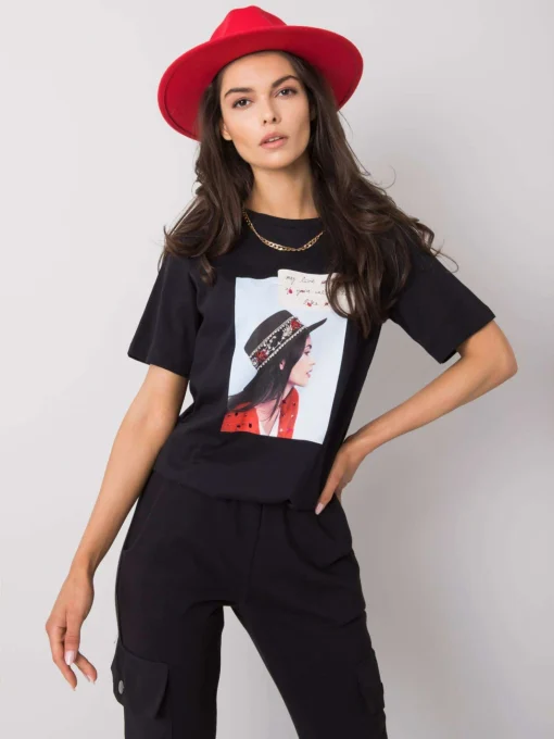 tricou-negru-cu-imprimeu-portret-si-aplicatii