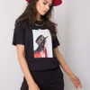 tricou-negru-cu-imprimeu-portret-si-aplicatii