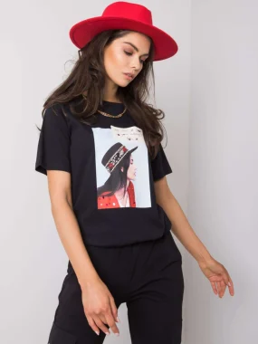 Tricou negru cu imprimeu portret si aplicatii