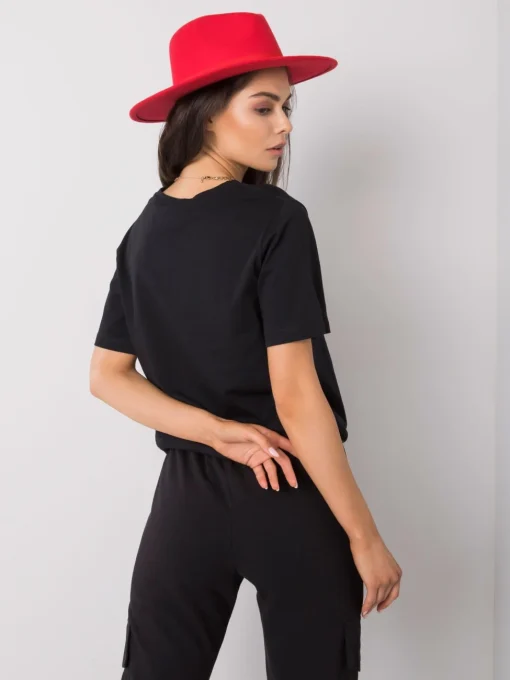 tricou-negru-cu-imprimeu-portret-si-aplicatii