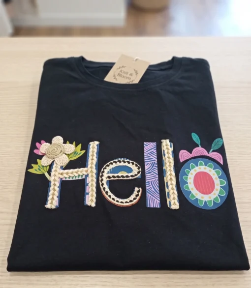 tricou-negru-din-bumbac-cu-imprimeu-in-relief-hello