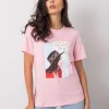 tricou-roz-cu-imprimeu-portret-si-aplicatii