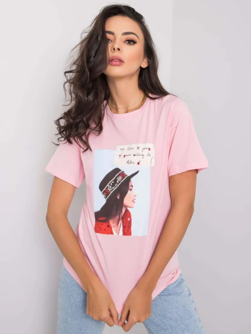 tricou-roz-cu-imprimeu-portret-si-aplicatii
