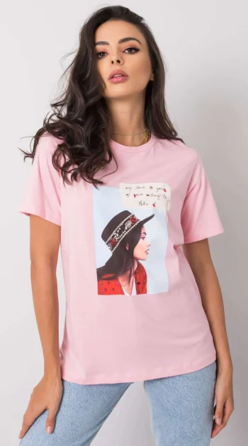tricou-roz-cu-imprimeu-portret-si-aplicatii