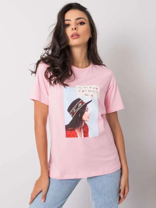 tricou-roz-cu-imprimeu-portret-si-aplicatii