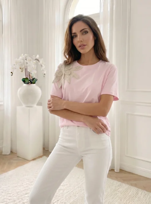 tricou-roz-din-bumbac-cu-floare-crosetata