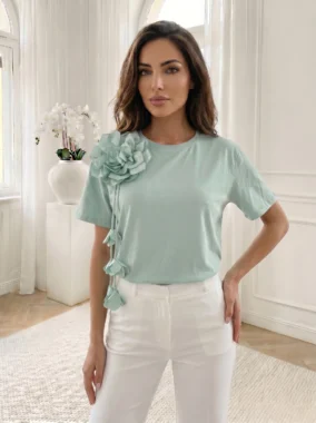Tricou verde din bumbac cu aplicatie floare 3D si petale