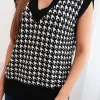 vesta-alb-negru-cu-model-houndstooth