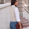 vesta-eleganta-din-tricot-cu-decolteu-in-v-si-nasturi-aurii